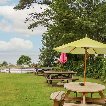 Ochenta Villa Combe Martin Exterior photo