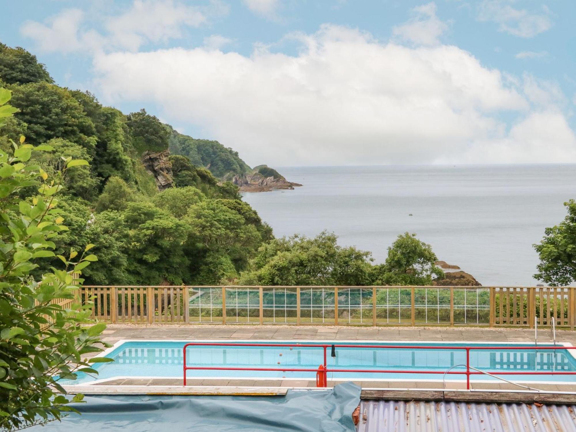 Ochenta Villa Combe Martin Exterior photo